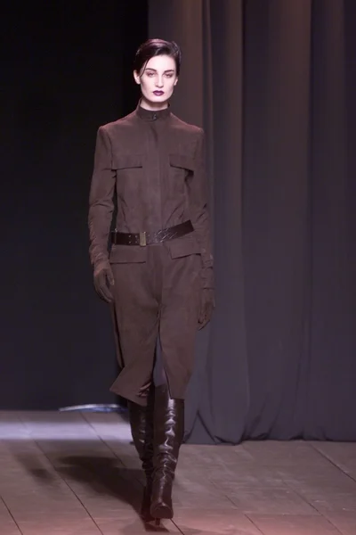 Look 16